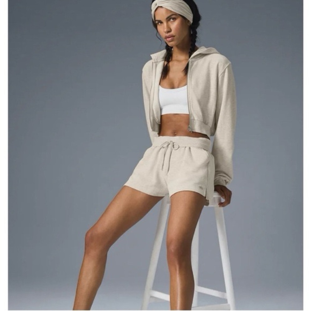 Alo Low Key Sweat Short in Oatmeal Heather Size Medium - Picture 3 of 10
